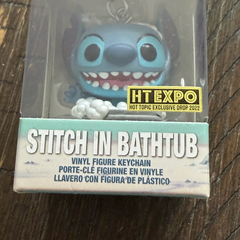Funko Pocket Pop! Keychain - Stitch in Bathtub (Blue) HT EXPO EXCLUSIVE - Picture 4 of 5